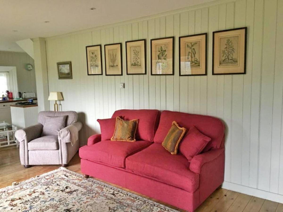 The Lodge: Adorable, Romantic Thatched Cottage フレッシュウォーター エクステリア 写真