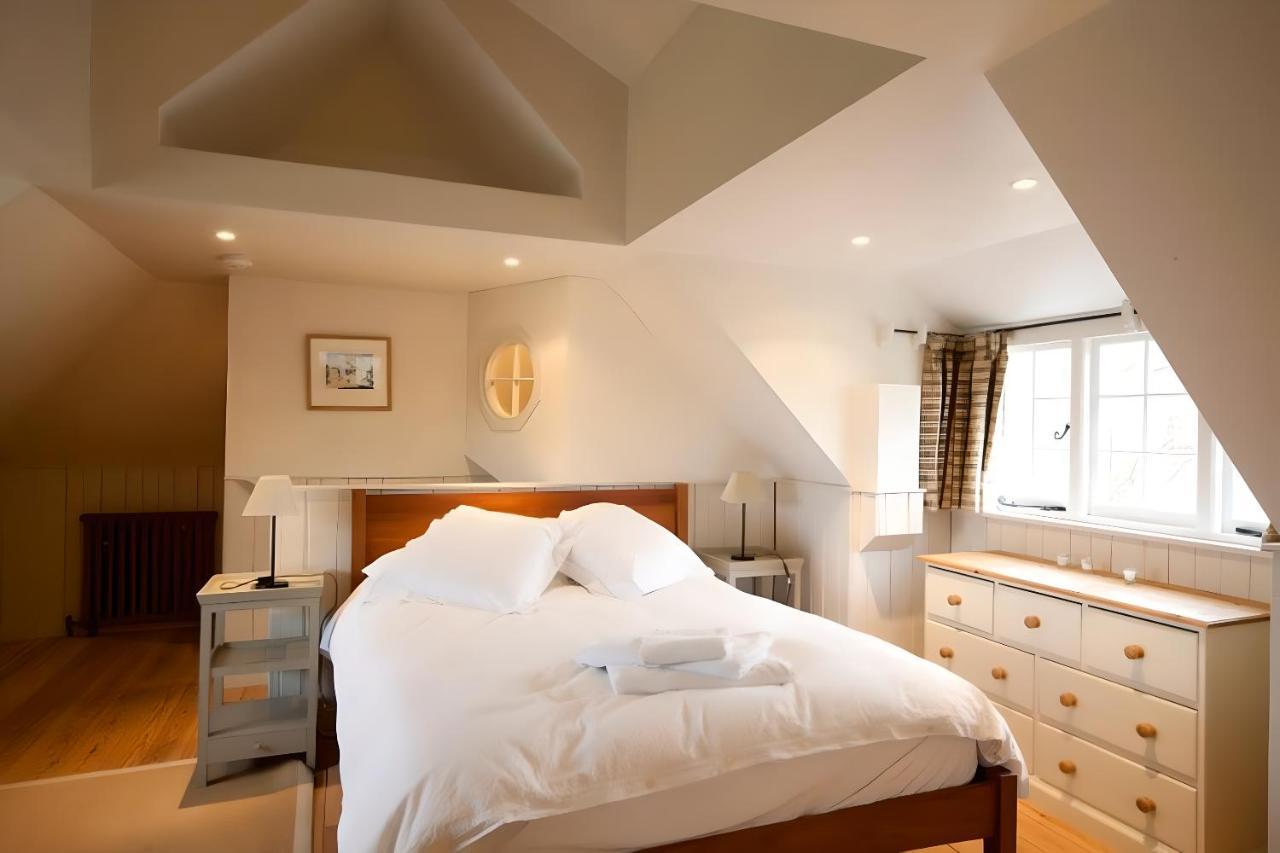 The Lodge: Adorable, Romantic Thatched Cottage フレッシュウォーター エクステリア 写真