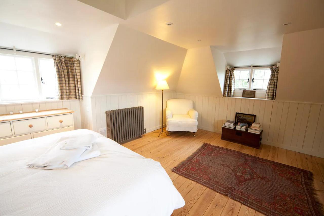 The Lodge: Adorable, Romantic Thatched Cottage フレッシュウォーター エクステリア 写真